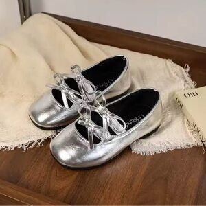 Girls Silver Ballet Flats with Bow